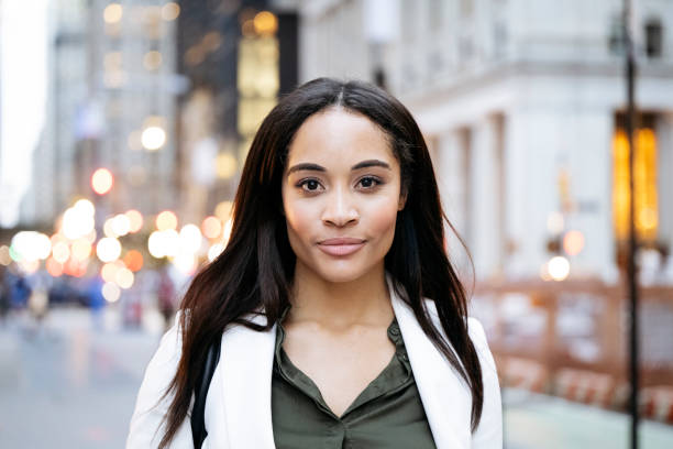 Menggunakan Tanaman dan Material Alami